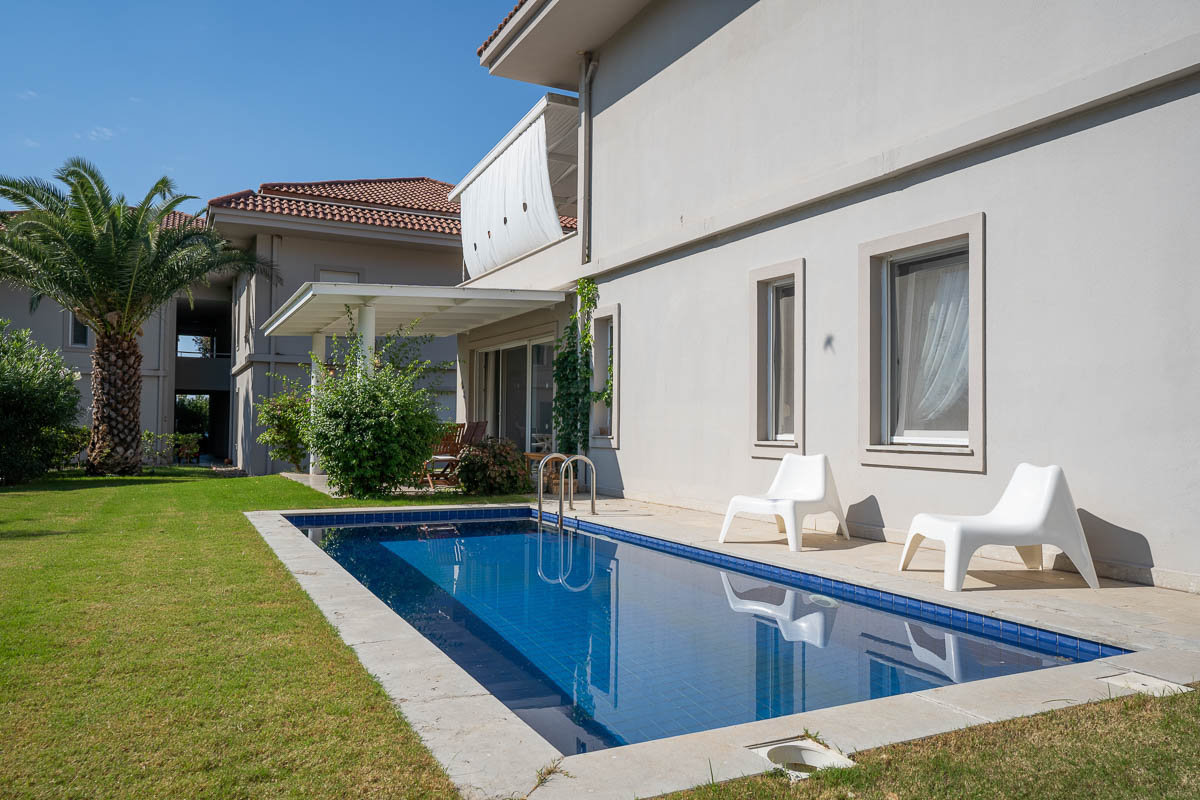 Holiday Home with private pool in Safir
