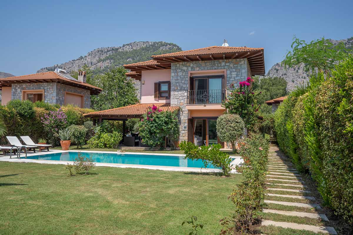 5+1 Triplex Villa with Nature View for Rent in Muğla Dereboğaz