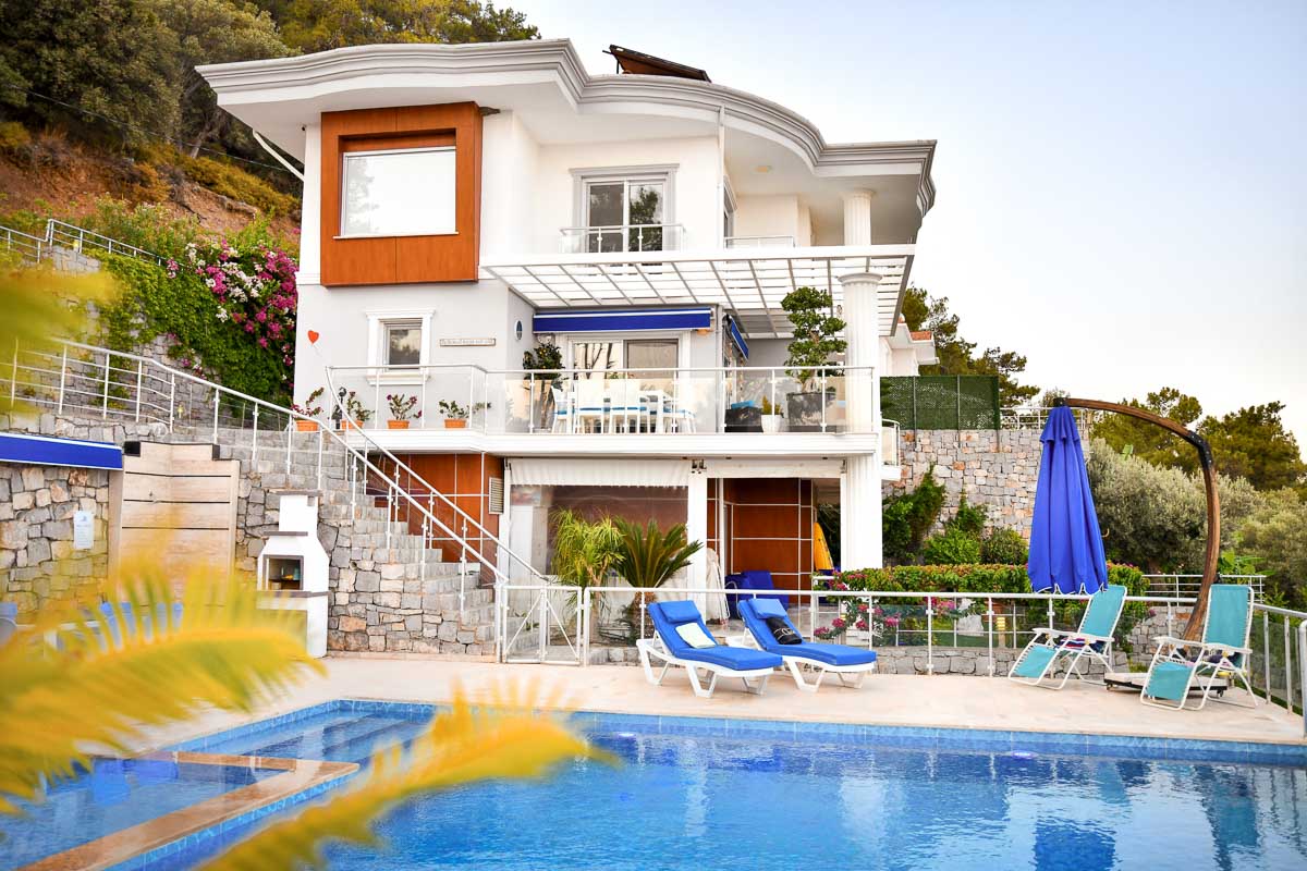 Detached Villa for Sale with Sea View
