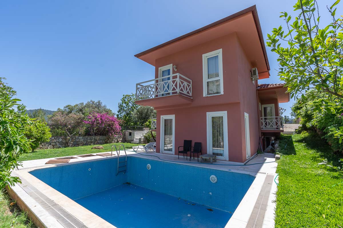 Detached villa with pool for rent in Göcek