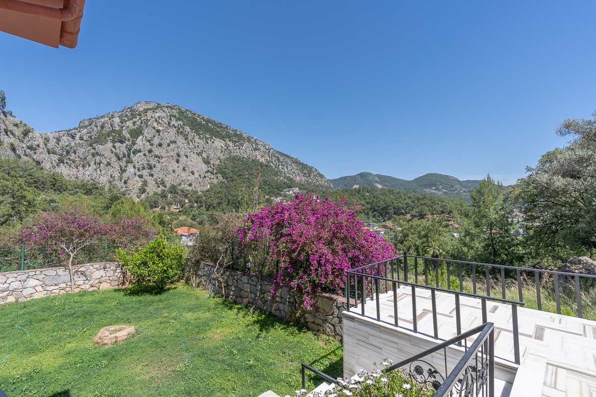 Detached villa with pool for rent in Göcek
