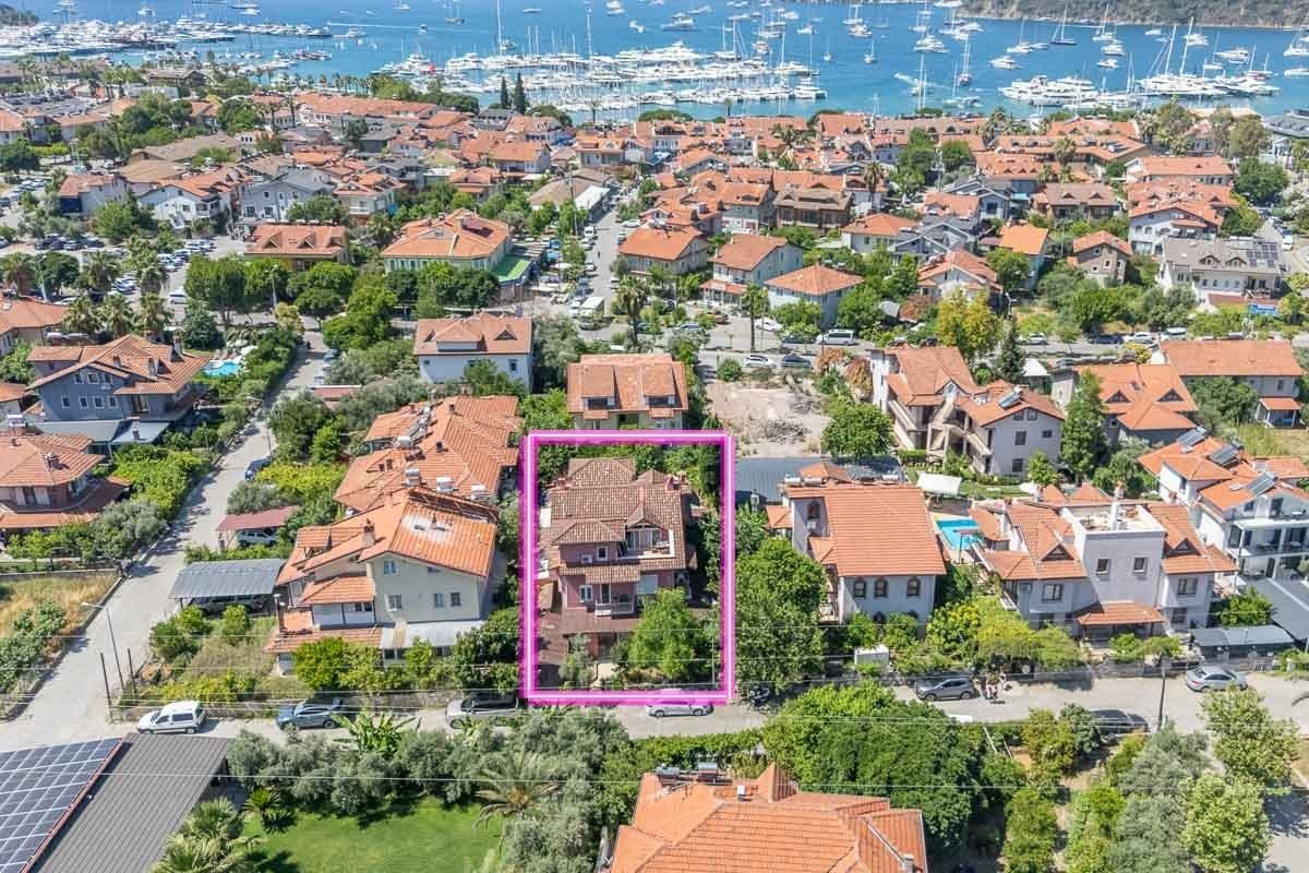 Building for Sale in Town Center