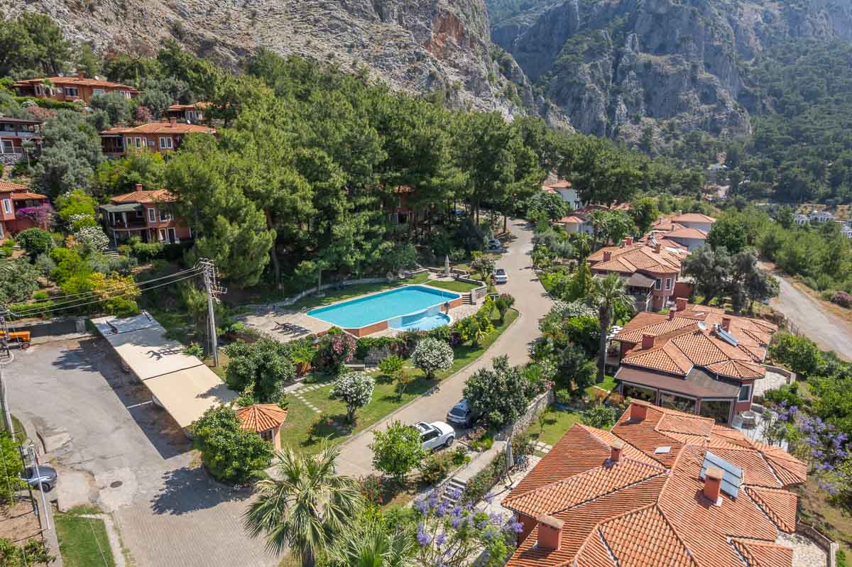 Private Garden Villa with Views