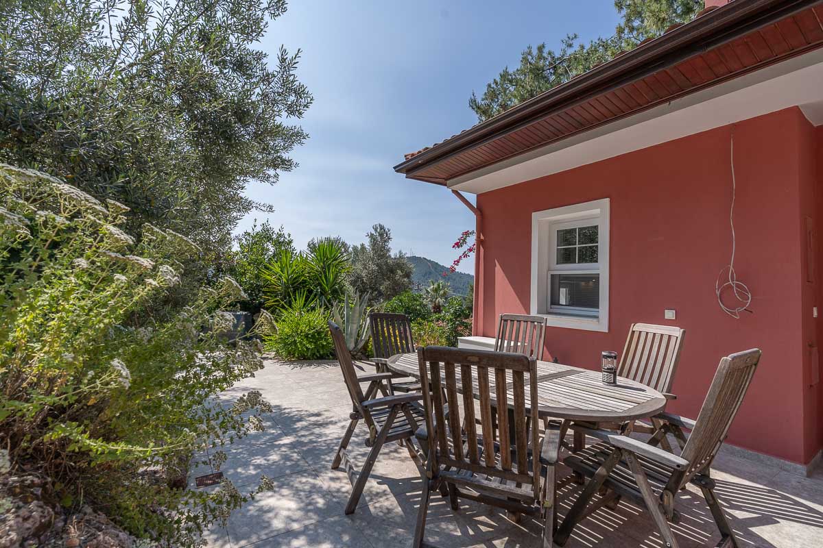 Private Garden Villa with Views