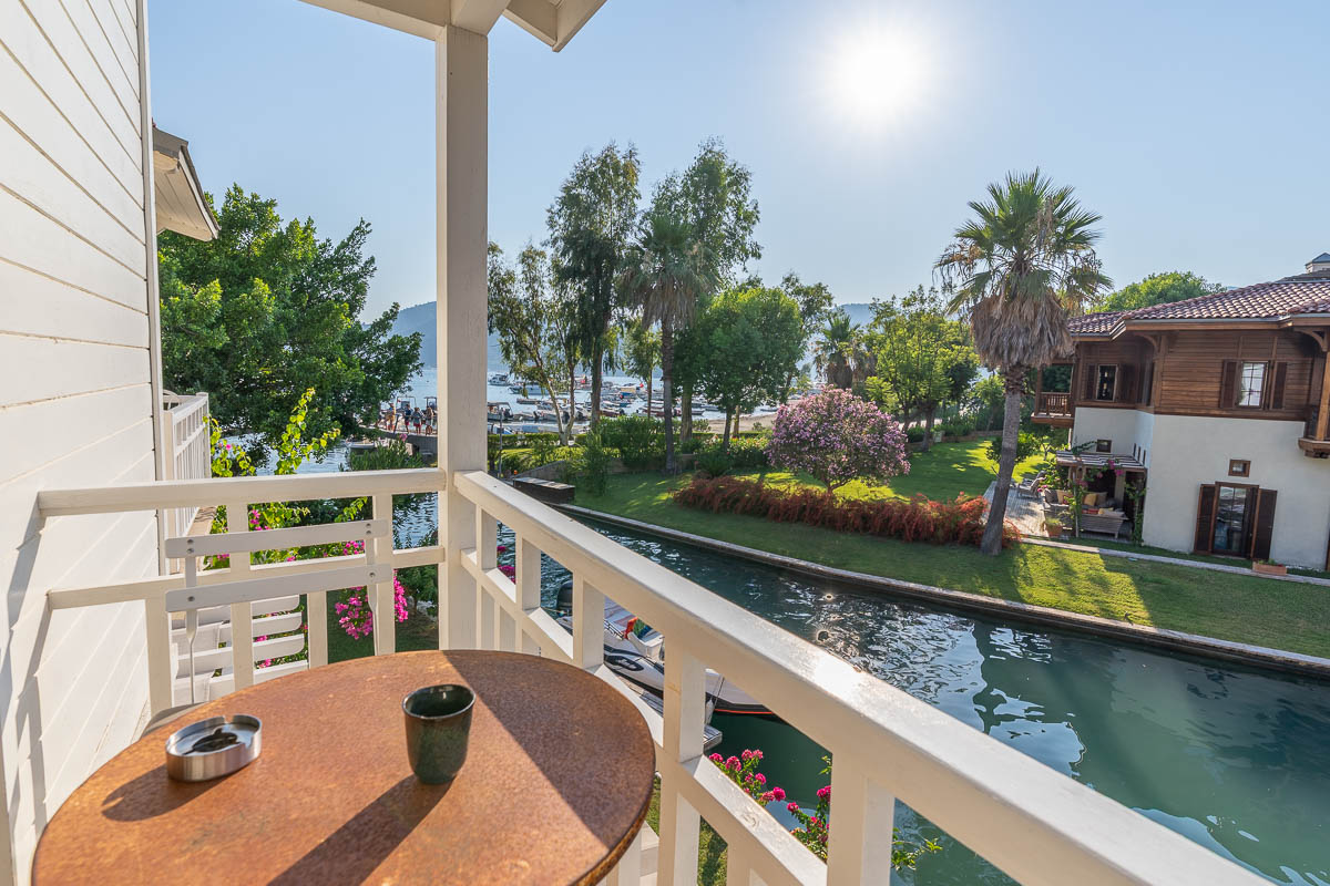 Villa for Sale in Portville by the Canal with Private Dock