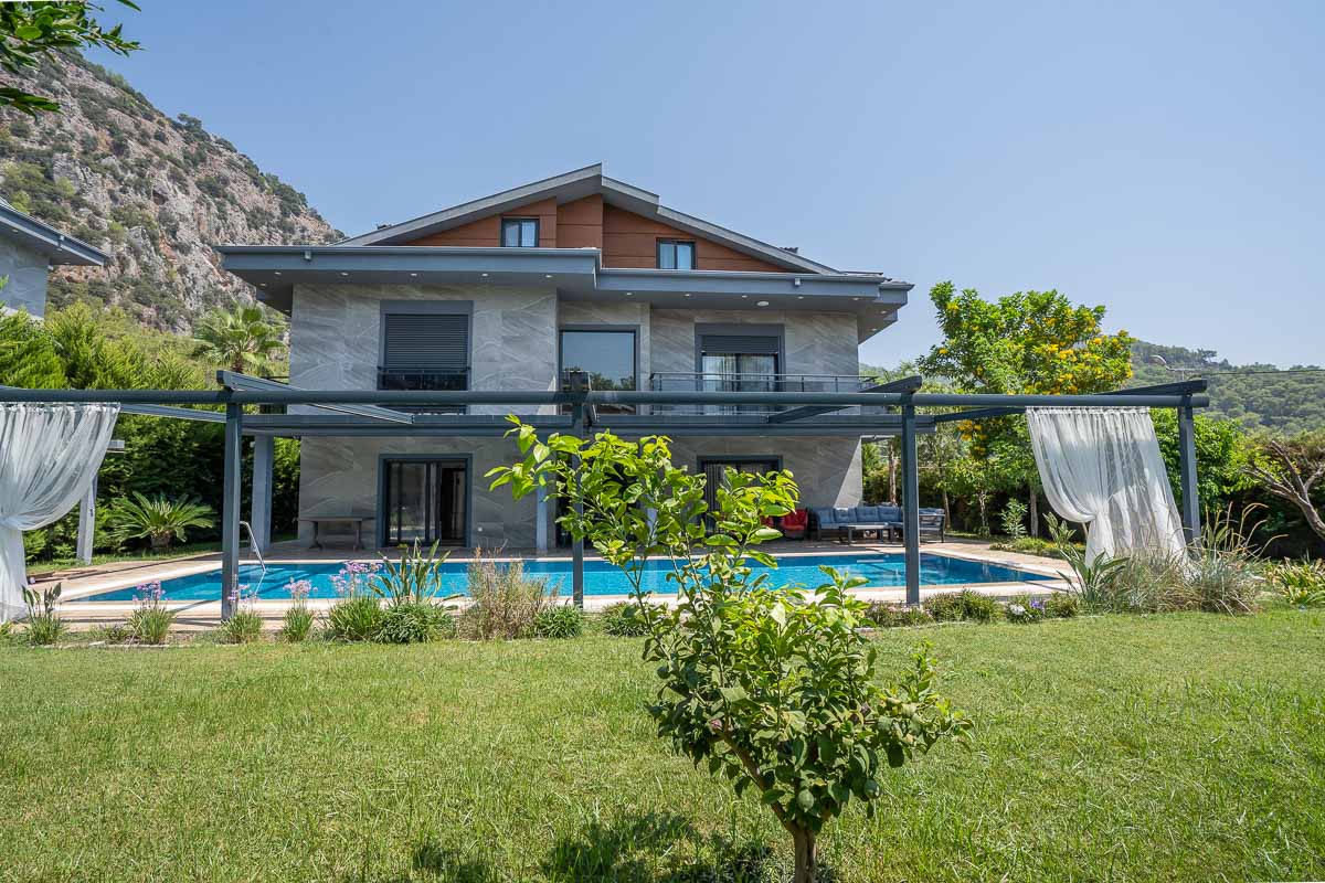 Spacious 6-Bed Villa in Göcek’s Akdağ Hills