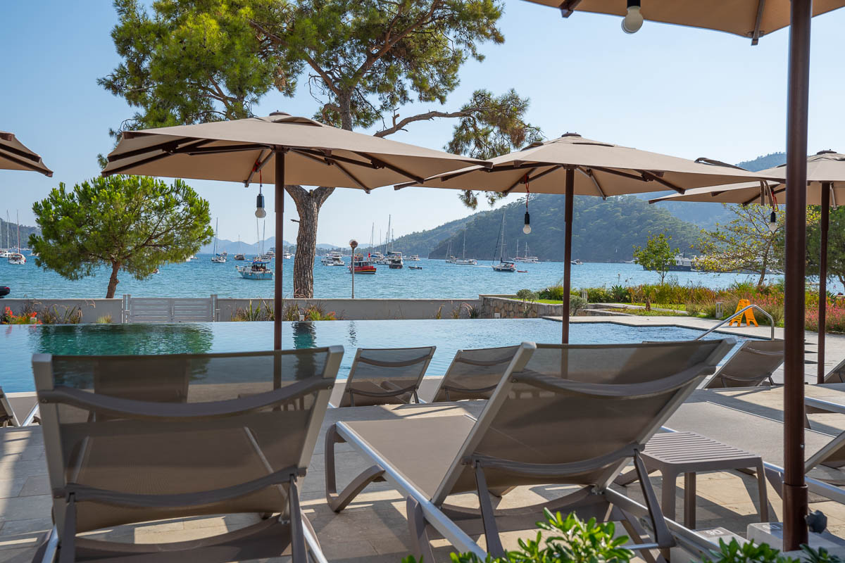 Seafront Garden Apartment with Private Pool in Göcek