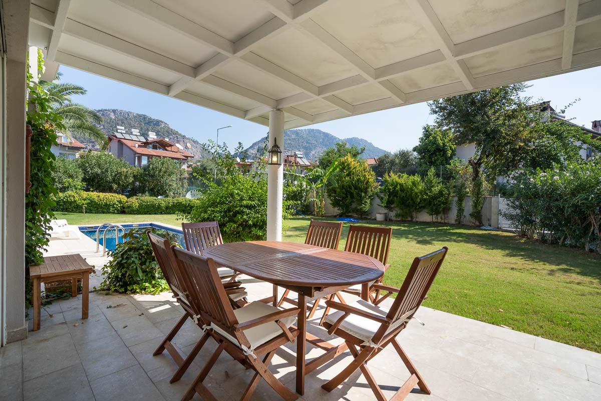 Seafront Garden Apartment with Private Pool in Göcek