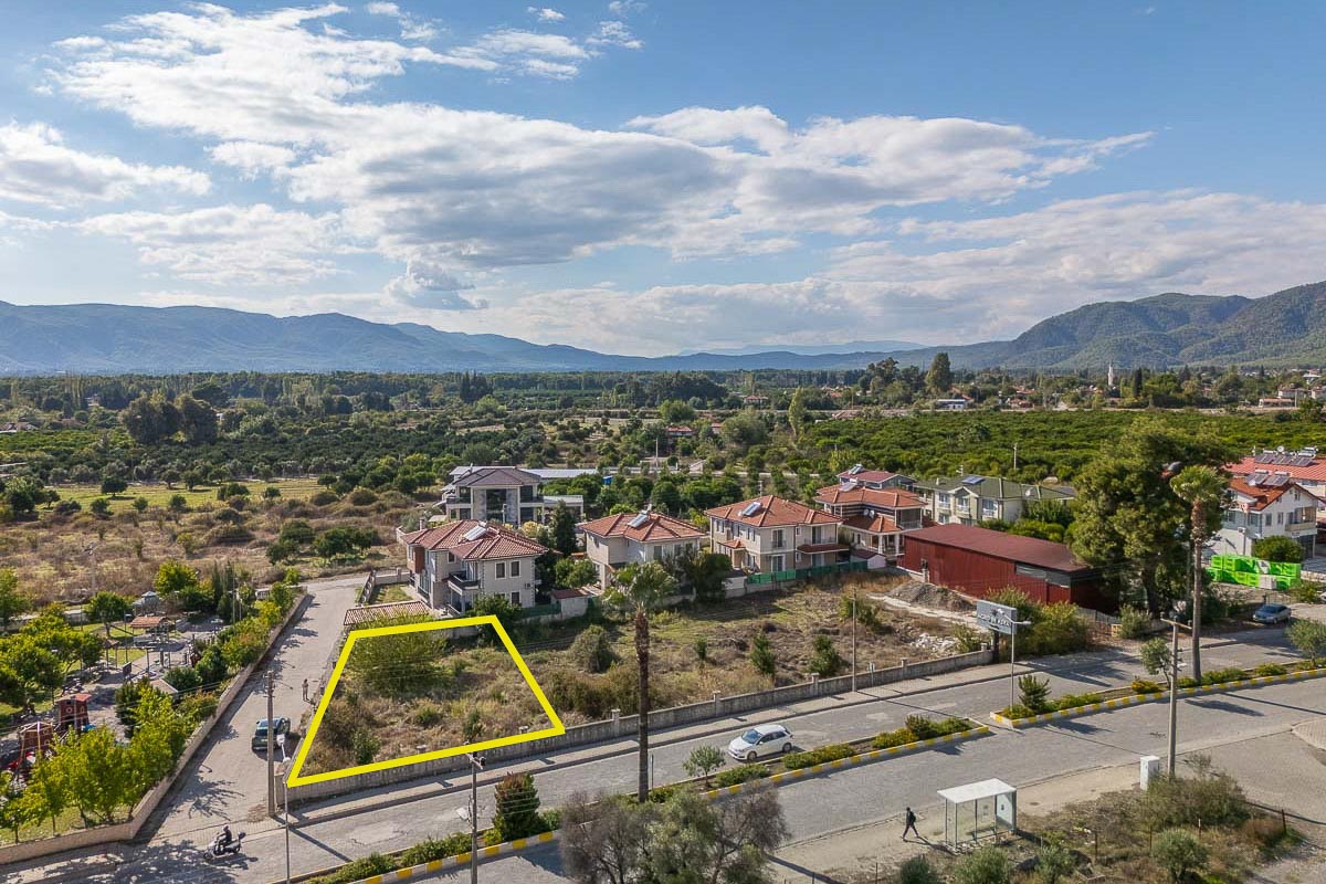 Corner Commercial Plot in Köyceğiz